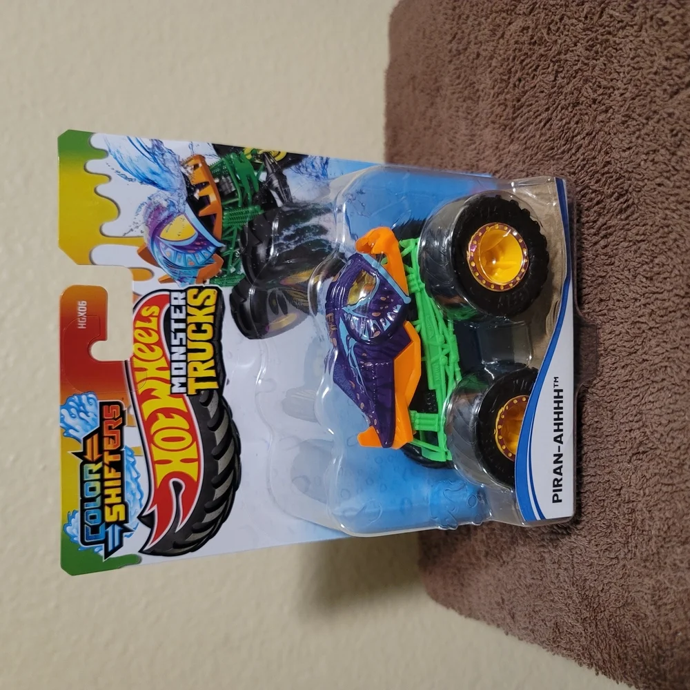Hot Wheels Monster Truck Color Shifters Monster Truck - Green and Purple